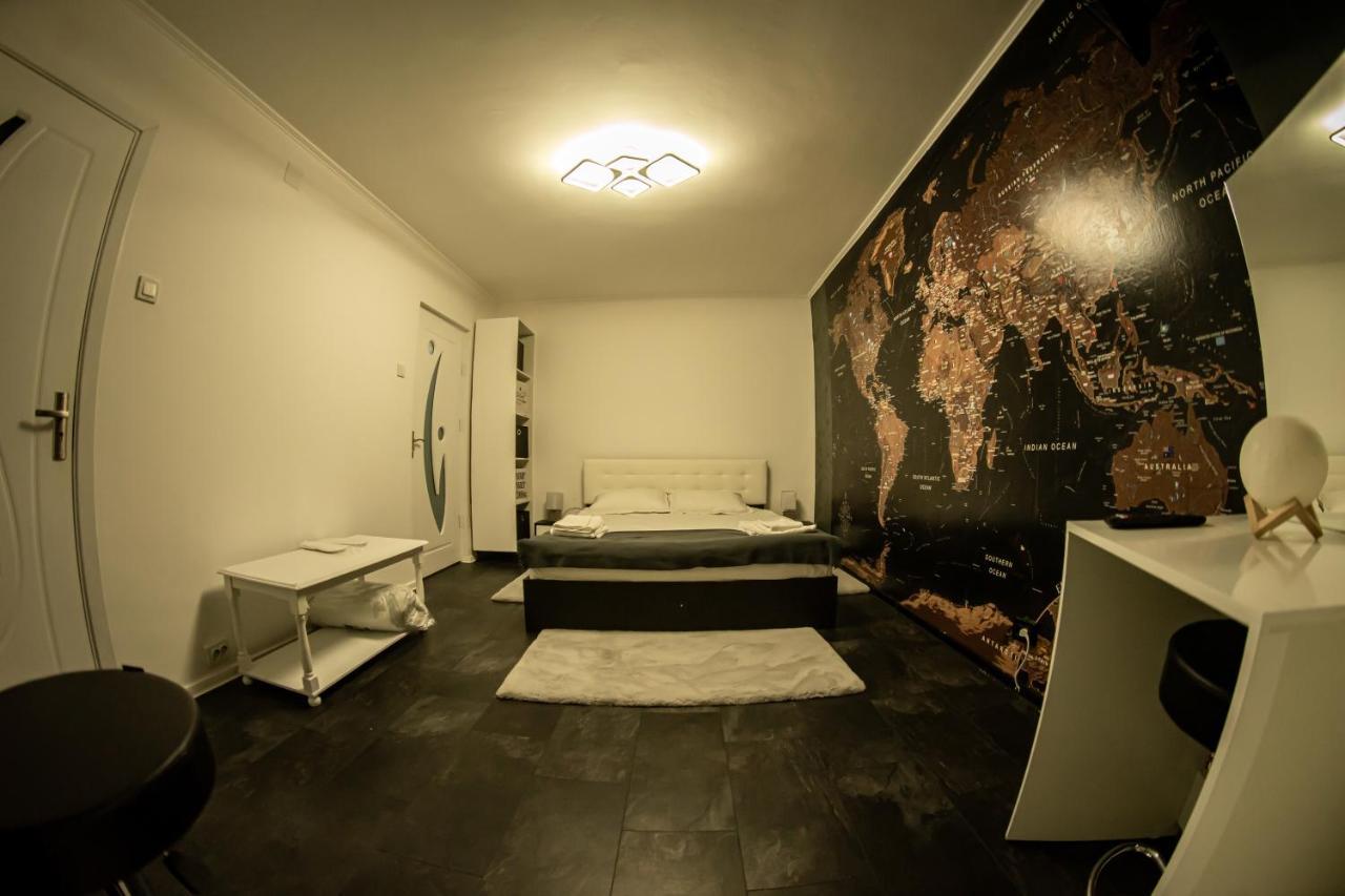 Studio Six Continents Petrosani Luaran gambar