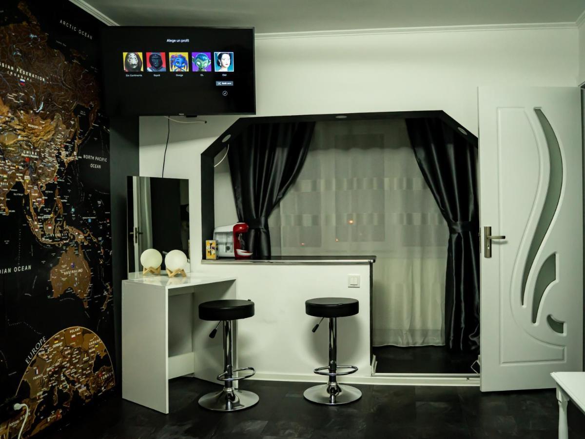 Studio Six Continents Petrosani Luaran gambar